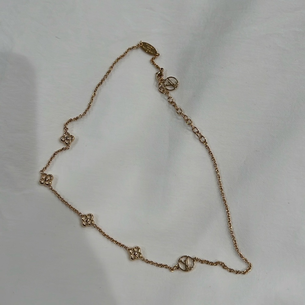 Louis Vuitton necklace  💯authentic